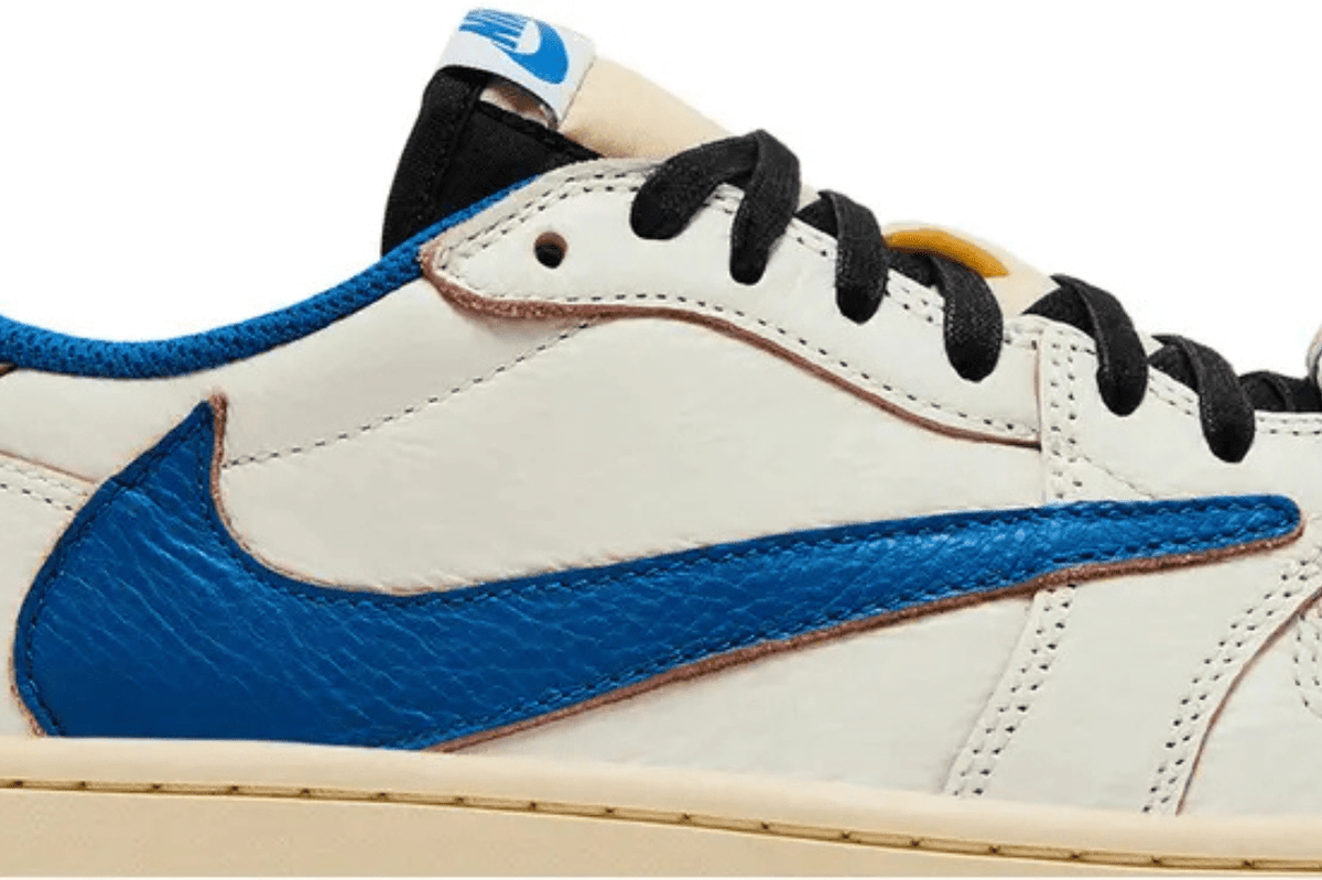 Tênis Air Jordan 1 x Travis Scott Retro Low OG SP Nike Sail Military Blue Couro